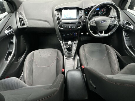 Ford Focus 1.0 Focus ST-Line 5dr 17