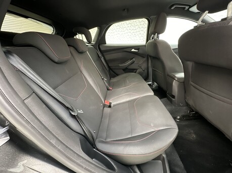 Ford Focus 1.0 Focus ST-Line 5dr 31