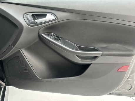 Ford Focus 1.0 Focus ST-Line 5dr 34