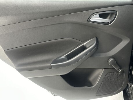 Ford Focus 1.0 Focus ST-Line 5dr 37