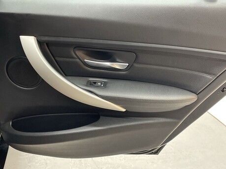 BMW 3 Series 2.0 330e SE Auto 4dr 38