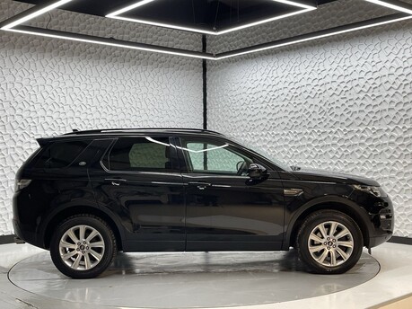Land Rover Discovery Sport 2.0 Discovery Sport SE Tech TD4 Auto 4WD 5dr 8