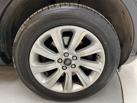 Land Rover Discovery Sport 2.0 Discovery Sport SE Tech TD4 Auto 4WD 5dr 43