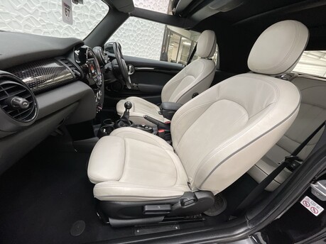 Mini Convertible 2.0 Cooper S 2dr 12