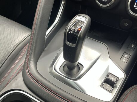 Jaguar E-Pace 2.0 E-Pace Chequered Flag D AWD Auto 4WD 5dr 31