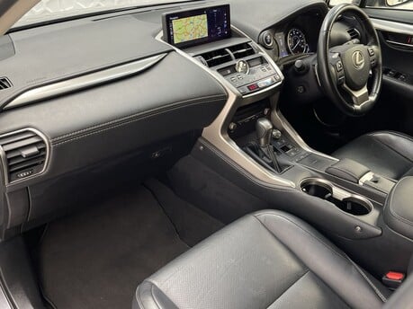 Lexus NX 2.5 NX 300h Luxury CVT 4WD 5dr 11