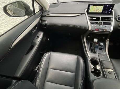 Lexus NX 2.5 NX 300h Luxury CVT 4WD 5dr 15