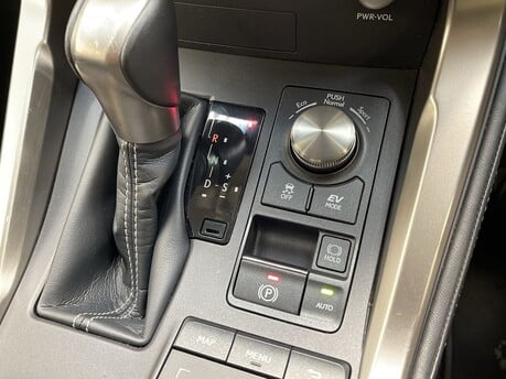 Lexus NX 2.5 NX 300h Luxury CVT 4WD 5dr 28