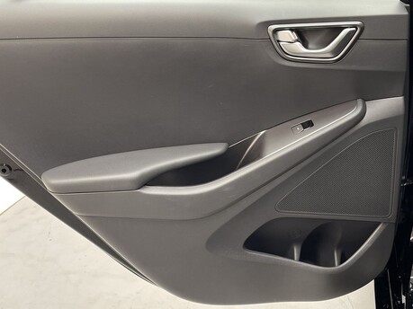 Hyundai IONIQ 1.6 IONIQ Premium FHEV Semi-Auto 5dr 37