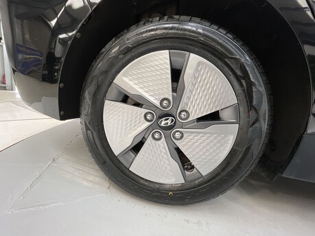 Hyundai IONIQ 1.6 IONIQ Premium FHEV Semi-Auto 5dr 41