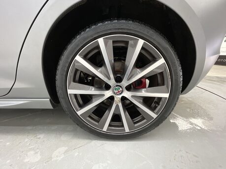 Alfa Romeo Giulietta 1.7 Giulietta Veloce TBi Semi-Auto 5dr 40