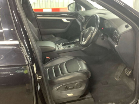 Volkswagen Touareg 3.0 Touareg V6 R-Line Tech TDI Auto 4WD 5dr 3