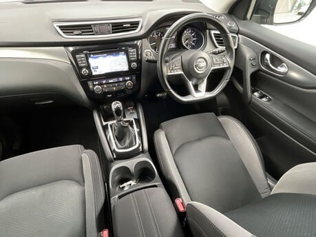Nissan Qashqai 1.2 Qashqai N-Connecta DiG-T CVT 5dr 14