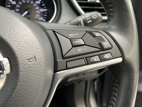 Nissan Qashqai 1.2 Qashqai N-Connecta DiG-T CVT 5dr 20