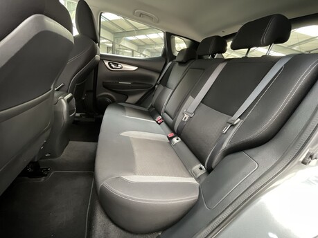 Nissan Qashqai 1.2 Qashqai N-Connecta DiG-T CVT 5dr 32
