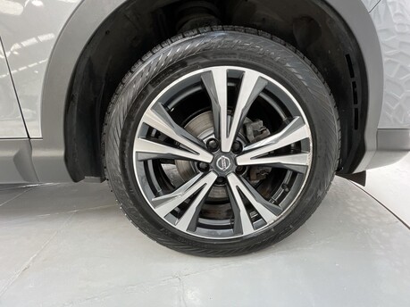Nissan Qashqai 1.2 Qashqai N-Connecta DiG-T CVT 5dr 41