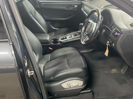 Porsche Macan 2.0 Macan Semi-Auto 4WD 5dr 3