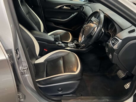 Infiniti Q30 2.1 Q30 Sport Tech D AWD Auto 4WD 5dr 3