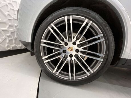 Porsche Cayenne 3.0 Cayenne D Platinum Edition V6 Tiptronic S A 4WD 5dr 46