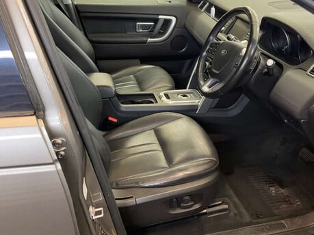 Land Rover Discovery Sport 2.0 Discovery Sport HSE TD4 Auto 4WD 5dr 3
