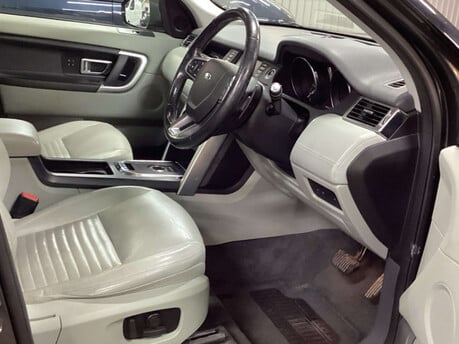 Land Rover Discovery Sport 2.0 Discovery Sport Luxury HSE TD4 Auto 4WD 5dr 3