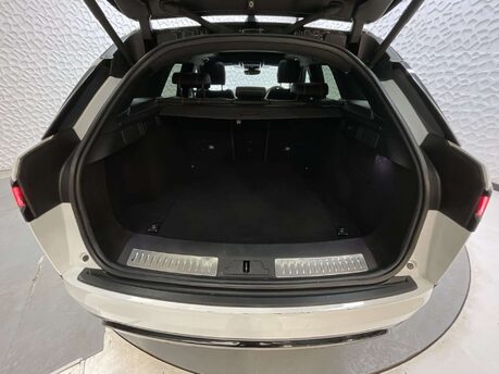Land Rover Range Rover Velar 2.0 Range Rover Velar R-Dynamic S D240 Auto 4WD 5dr 10