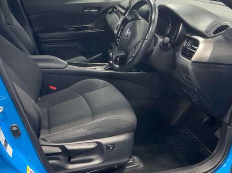Toyota C-HR 1.8 C-HR Design HEV CVT 5dr 3