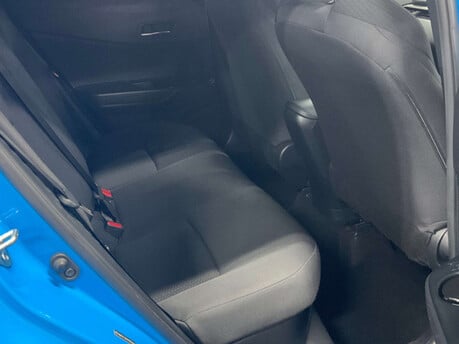 Toyota C-HR 1.8 C-HR Design HEV CVT 5dr 4
