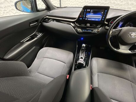 Toyota C-HR 1.8 C-HR Design HEV CVT 5dr 26
