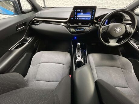 Toyota C-HR 1.8 C-HR Design HEV CVT 5dr 27