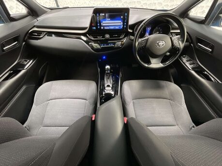 Toyota C-HR 1.8 C-HR Design HEV CVT 5dr 28