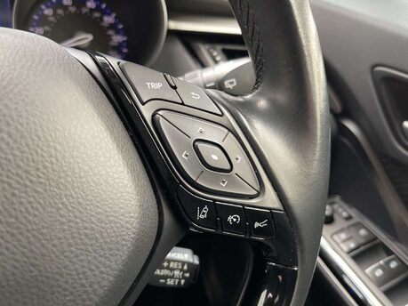 Toyota C-HR 1.8 C-HR Design HEV CVT 5dr 31