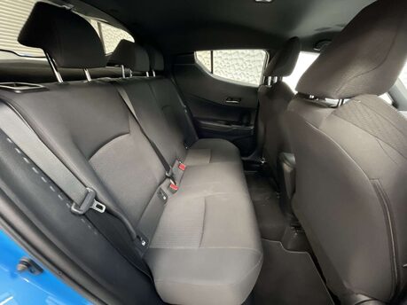 Toyota C-HR 1.8 C-HR Design HEV CVT 5dr 37
