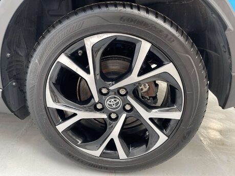 Toyota C-HR 1.8 C-HR Design HEV CVT 5dr 44