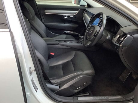 Volvo V90 2.0 V90 Momentum D4 Auto 5dr 3