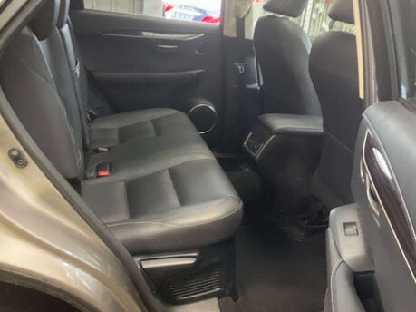 Lexus NX 2.5 NX 300h Premier CVT 4WD 5dr 3