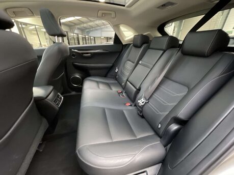 Lexus NX 2.5 NX 300h Premier CVT 4WD 5dr 40