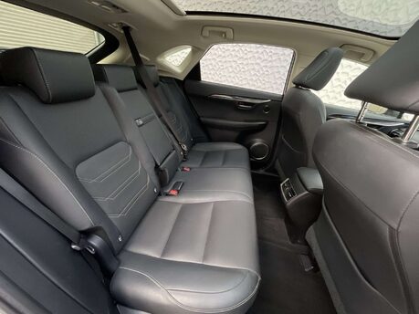 Lexus NX 2.5 NX 300h Premier CVT 4WD 5dr 39