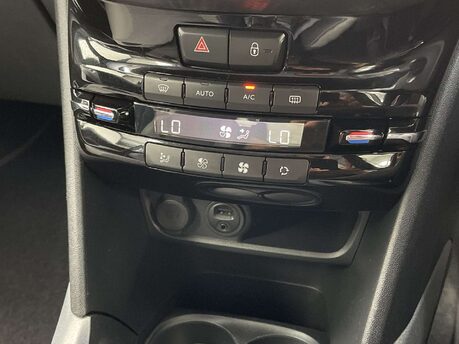 Peugeot 2008 1.2 2008 Allure 5dr 33