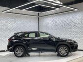 Lexus NX 2.5 NX 300h SE CVT 4WD 5dr 4