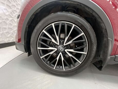 Toyota C-HR 1.8 C-HR Red Edition HEV CVT 5dr 9