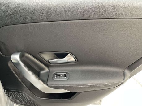 Mercedes-Benz A Class 1.5 A 180 Sport Exeutive D Auto 5dr 43