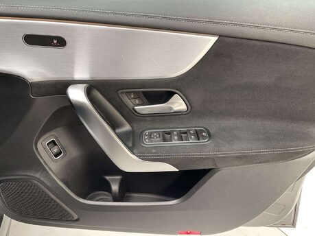 Mercedes-Benz A Class 1.3 A 200 AMG Line Edition Executive Auto 4dr 41