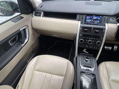 Land Rover Discovery Sport 2.0 Discovery Sport Black HSE TD4 Auto 4WD 5dr 30