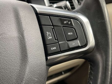 Land Rover Discovery Sport 2.0 Discovery Sport Black HSE TD4 Auto 4WD 5dr 35