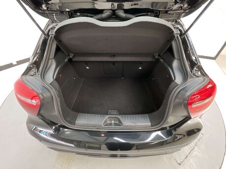 Mercedes-Benz A Class 1.6 A180 AMG Line 7G-DCT Euro 6 (s/s) 5dr 9