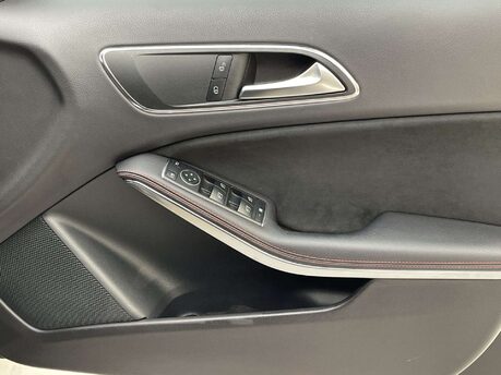 Mercedes-Benz A Class 1.6 A180 AMG Line 7G-DCT Euro 6 (s/s) 5dr 39