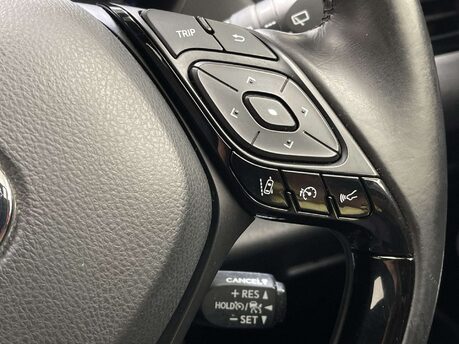 Toyota C-HR 1.8 C-HR-Dynamic HEV CVT 5dr 32