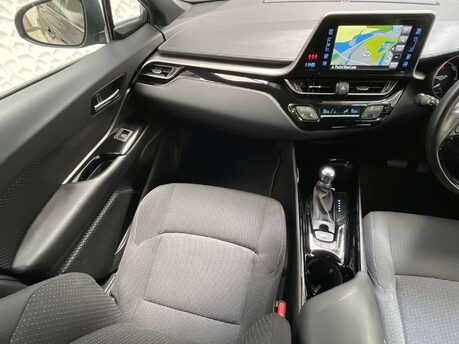 Toyota C-HR 1.8 C-HR-Dynamic HEV CVT 5dr 28