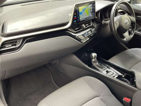 Toyota C-HR 1.8 C-HR-Dynamic HEV CVT 5dr 17